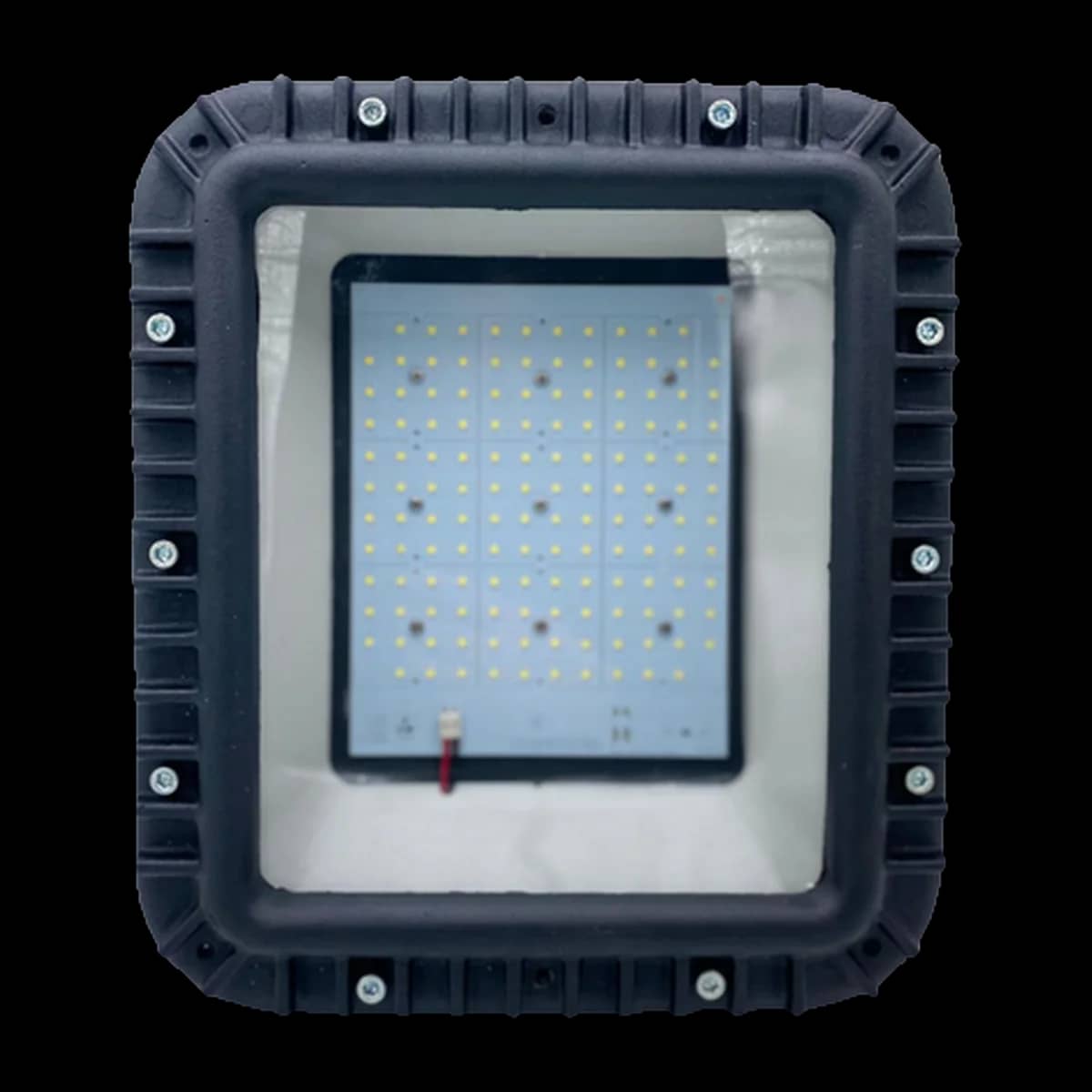 Exproof Zone 1 Kare Led Projektör — Zone 1 ve Zone 21 alanlar için kare gövdeli, yüksek ışık akılı exproof LED projektör.